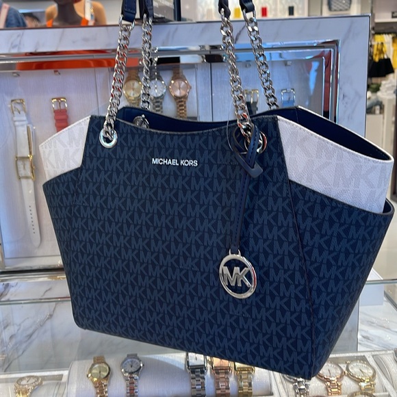 MICHAEL KORS
Jet Set Travel Lg Signature Chain Shoulder Tote Bag
Navy Multi
NWT - Picture 2 of 16